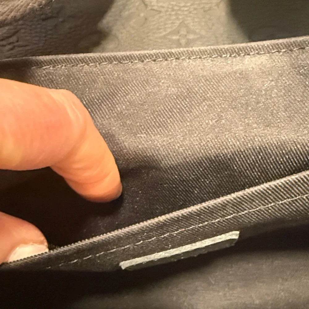 Louis Vuitton Black Leather S Cape Messenger Taurillon Shoulder Bag